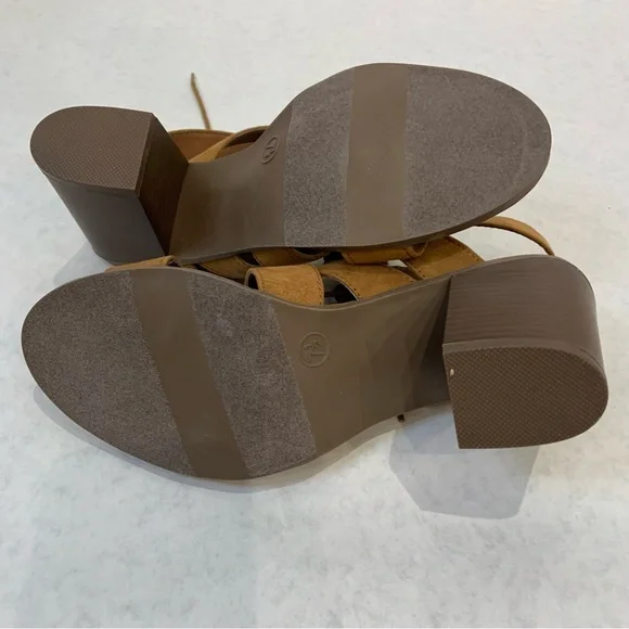 Candie’s Canova brown non-leather strappy lace up sandals with chunky heel - Picture 5 of 7